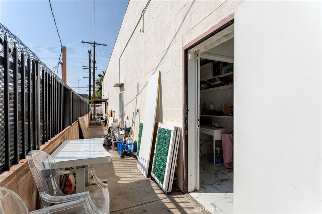 13521 Sherman Way Property Photo 18