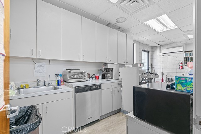 1461 E Chevy Chase Drive Property Photo 12