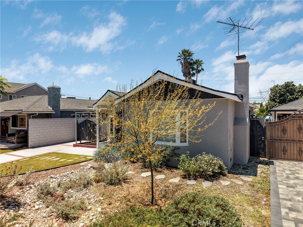 6127 Denny Property Photo 5
