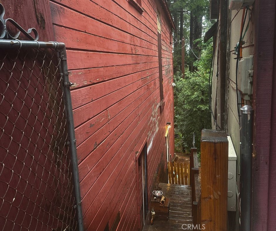 23382 Crest Forest Drive Property Photo 6