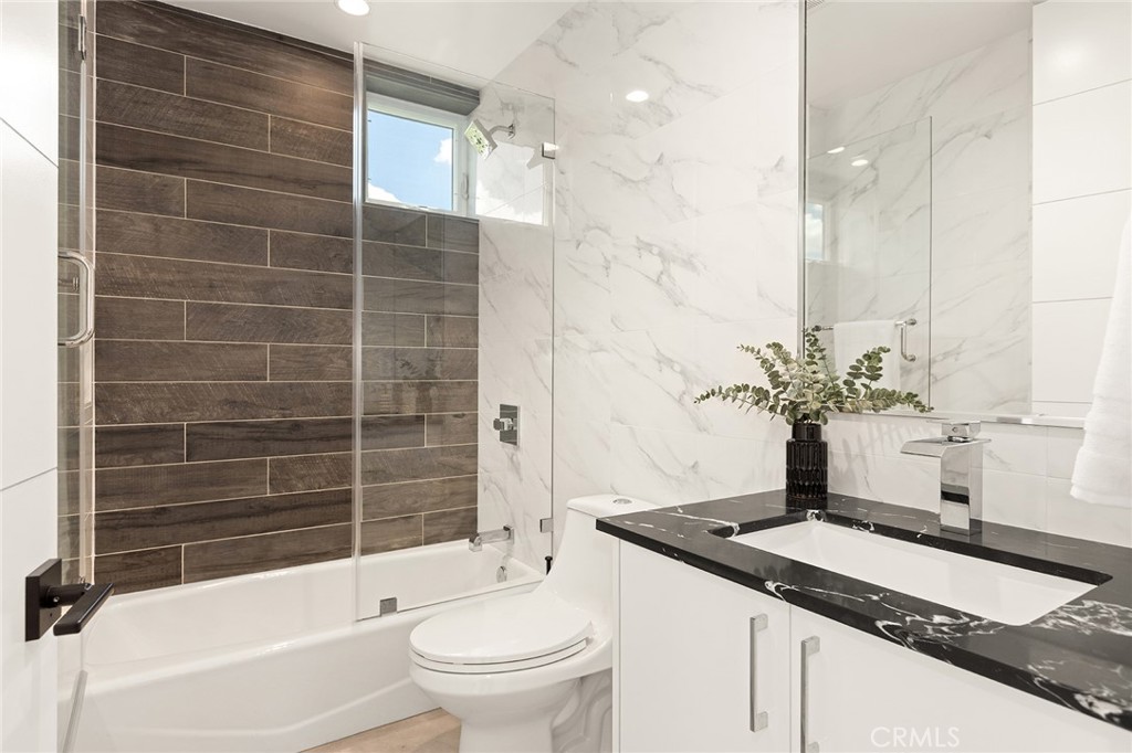2311 Cove Property Photo 25