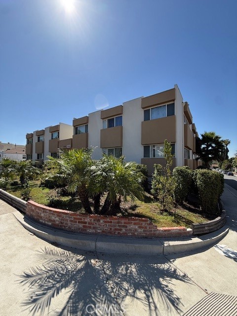1530 E Broadway Property Photo 3
