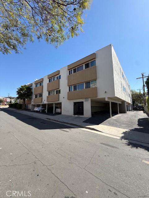 1530 E Broadway Property Photo 4