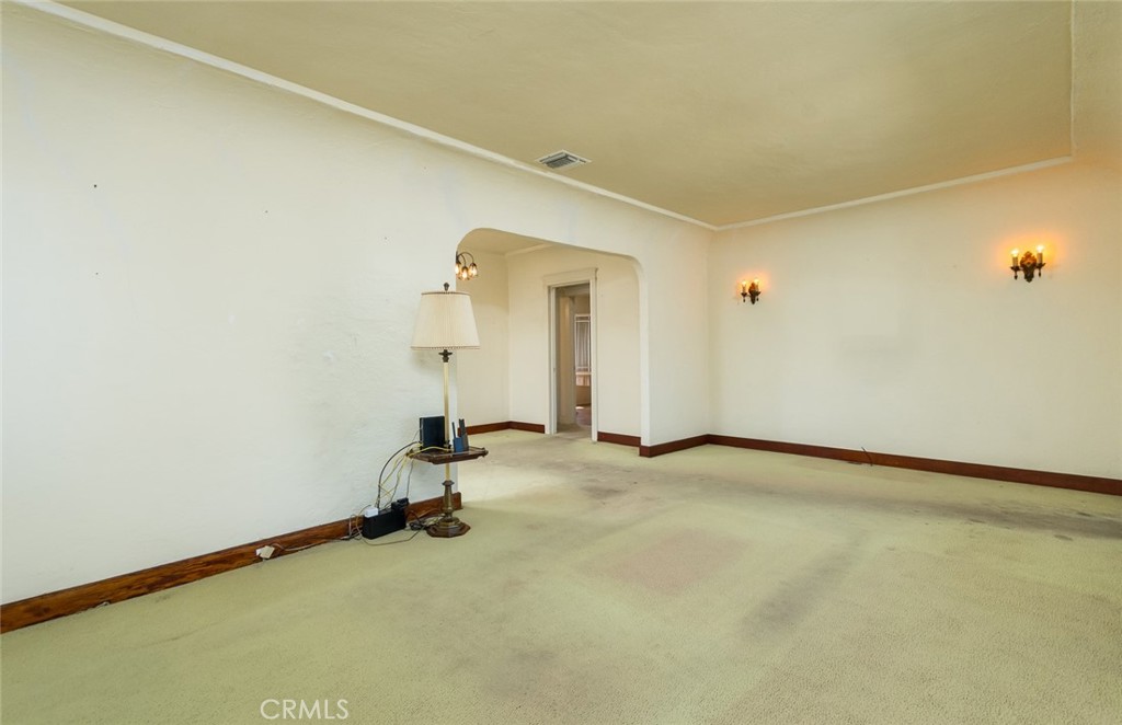 1030 Tyler St Property Photo 5
