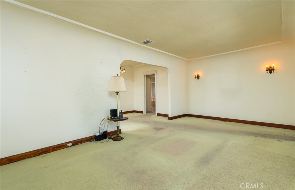 1030 Tyler St Property Photo 5