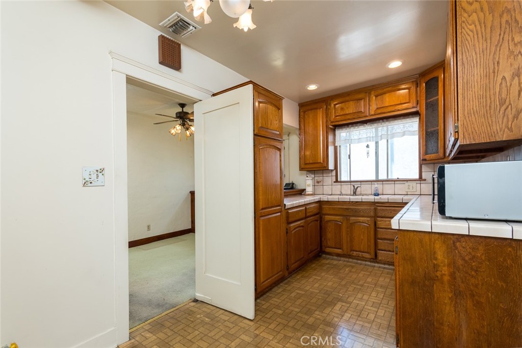 1030 Tyler St Property Photo 10