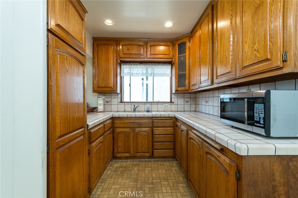 1030 Tyler St Property Photo 11