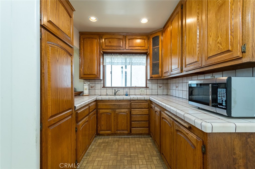 1030 Tyler St Property Photo 11