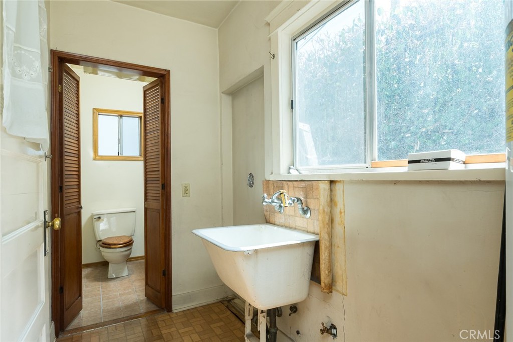 1030 Tyler St Property Photo 13