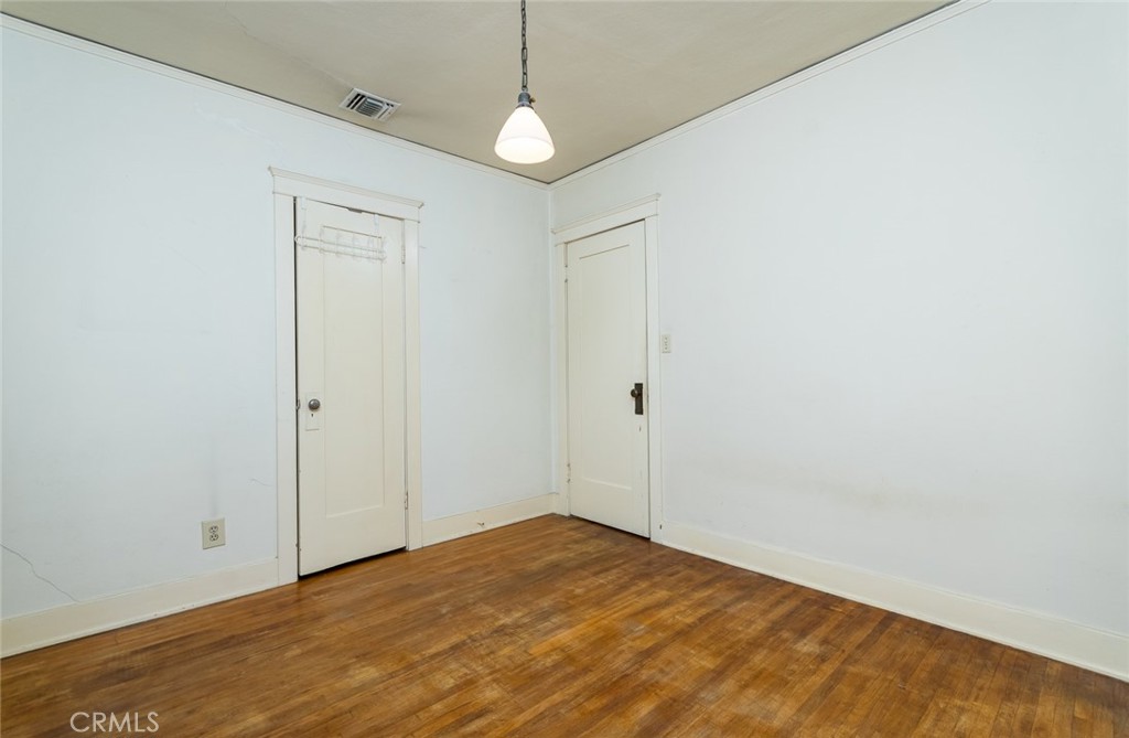 1030 Tyler St Property Photo 19