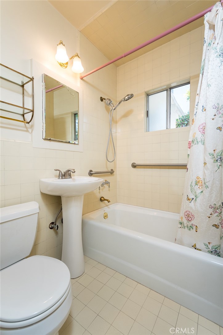 1030 Tyler St Property Photo 23