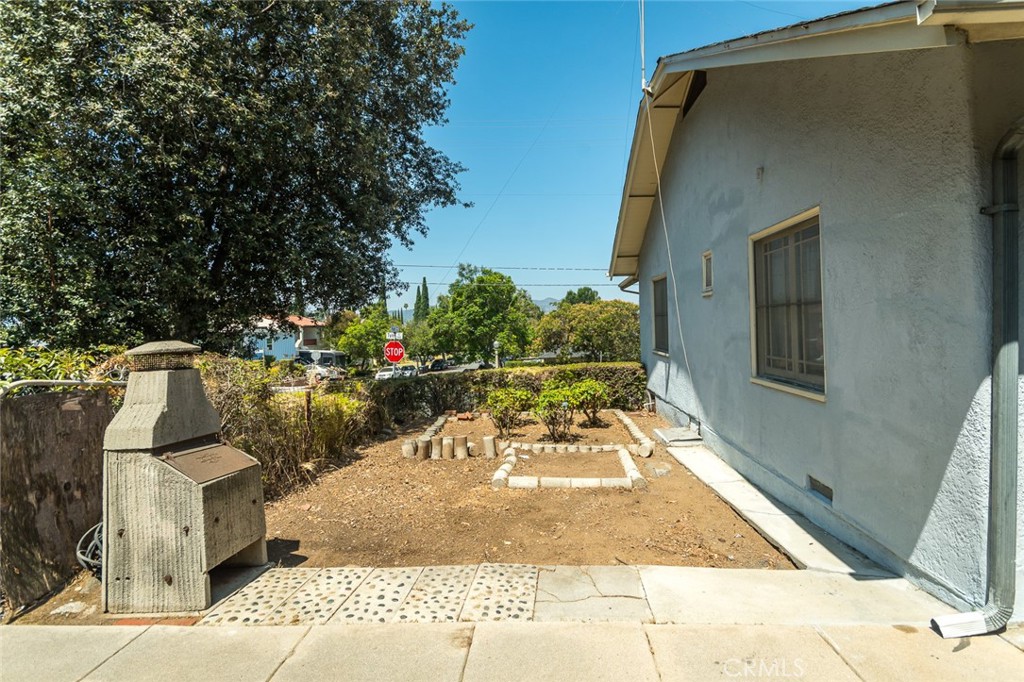 1030 Tyler St Property Photo 26
