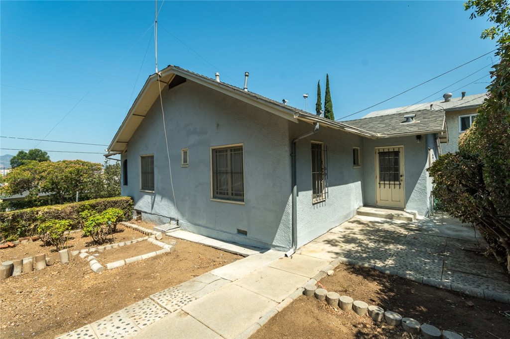 1030 Tyler St Property Photo 27