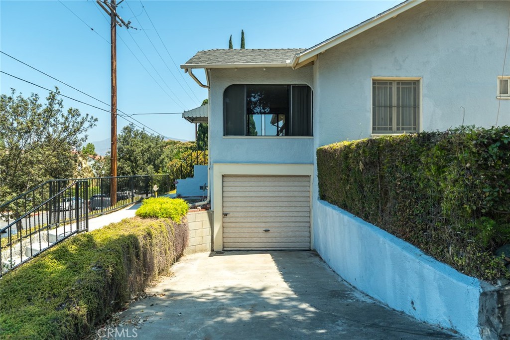 1030 Tyler St Property Photo 28