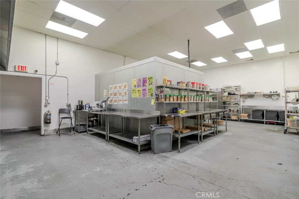 Saticoy Street Property Photo 10