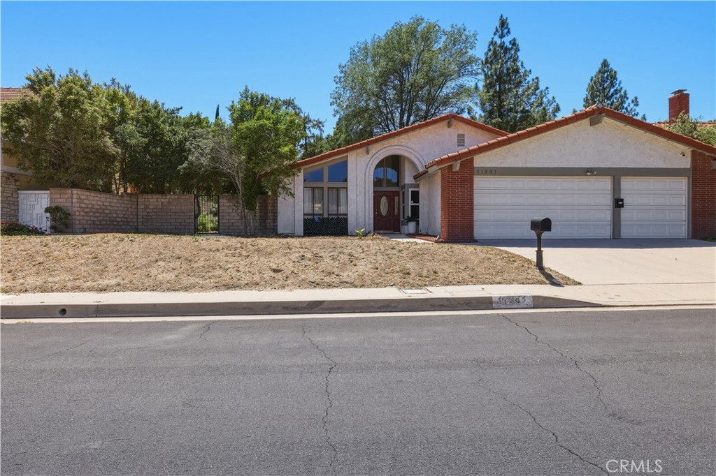 11841 Laughton Way Property Photo 5