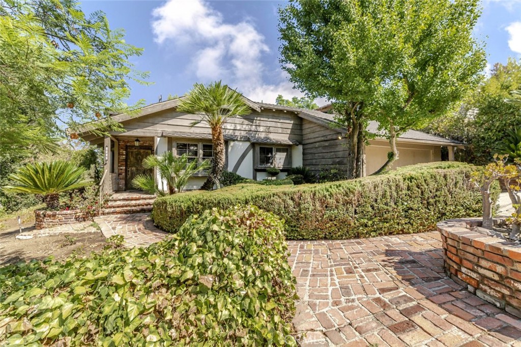 3852 Eureka Drive Property Photo 1