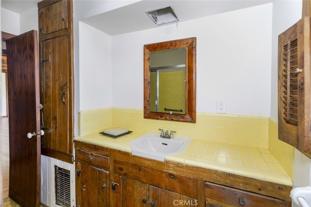 3852 Eureka Drive Property Photo 24