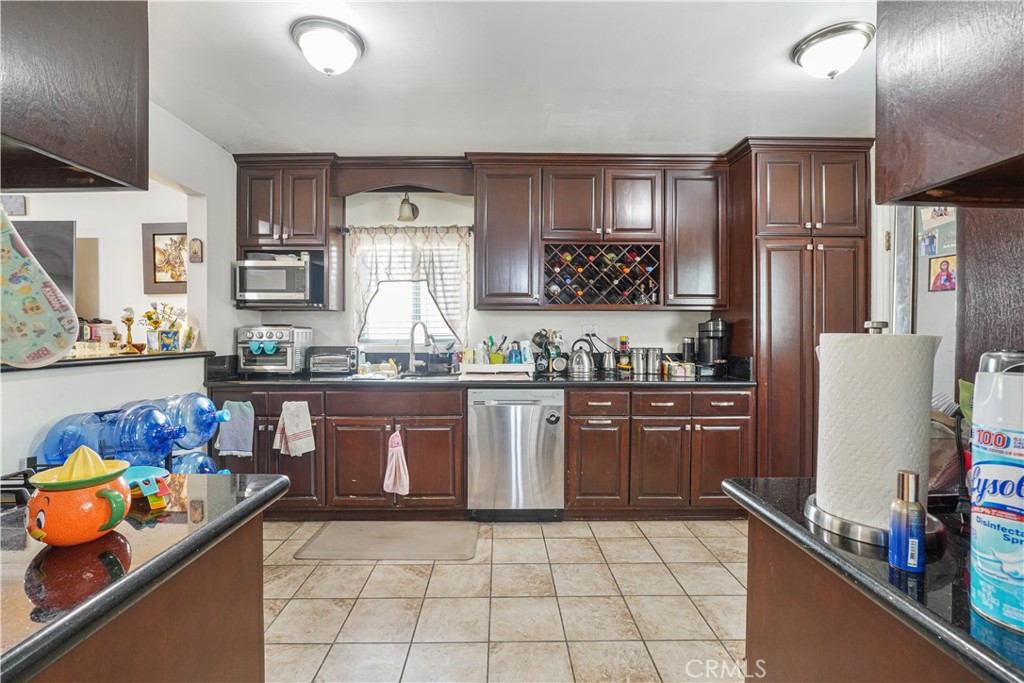 568 South Street Property Photo 14