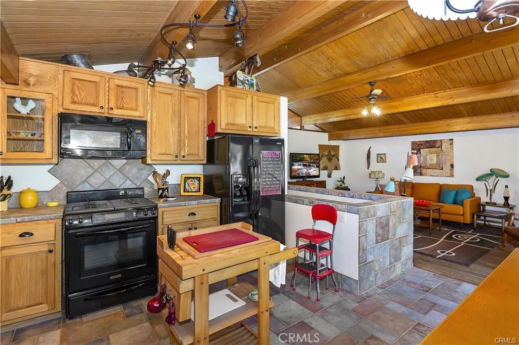 558 Beechnut Property Photo 3