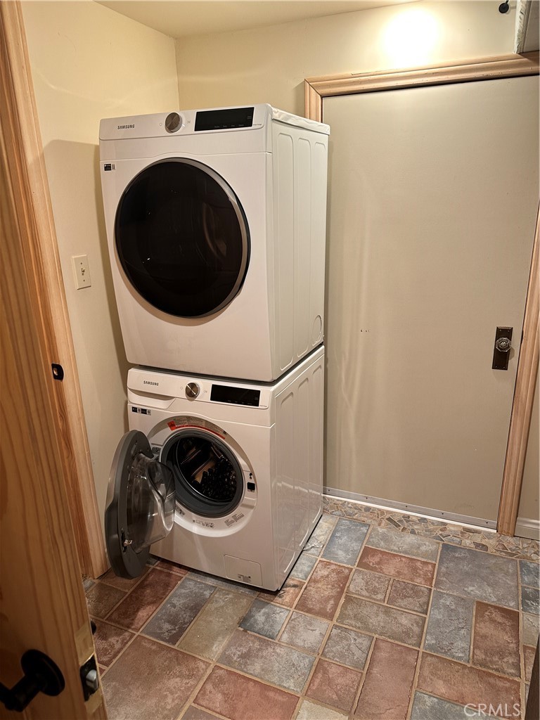 558 Beechnut Property Photo 8