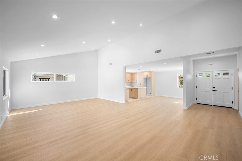16057 Knapp Property Photo 6