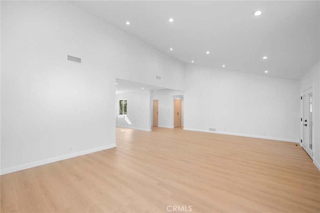 16057 Knapp Property Photo 7