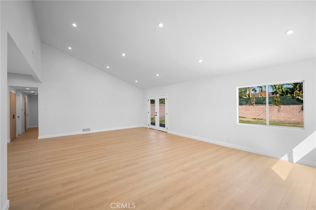 16057 Knapp Property Photo 8