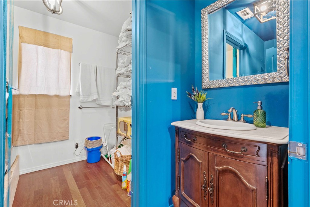1253 Golden Rule Property Photo 33