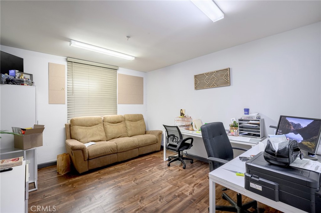 3210 N San Fernando Property Photo 10