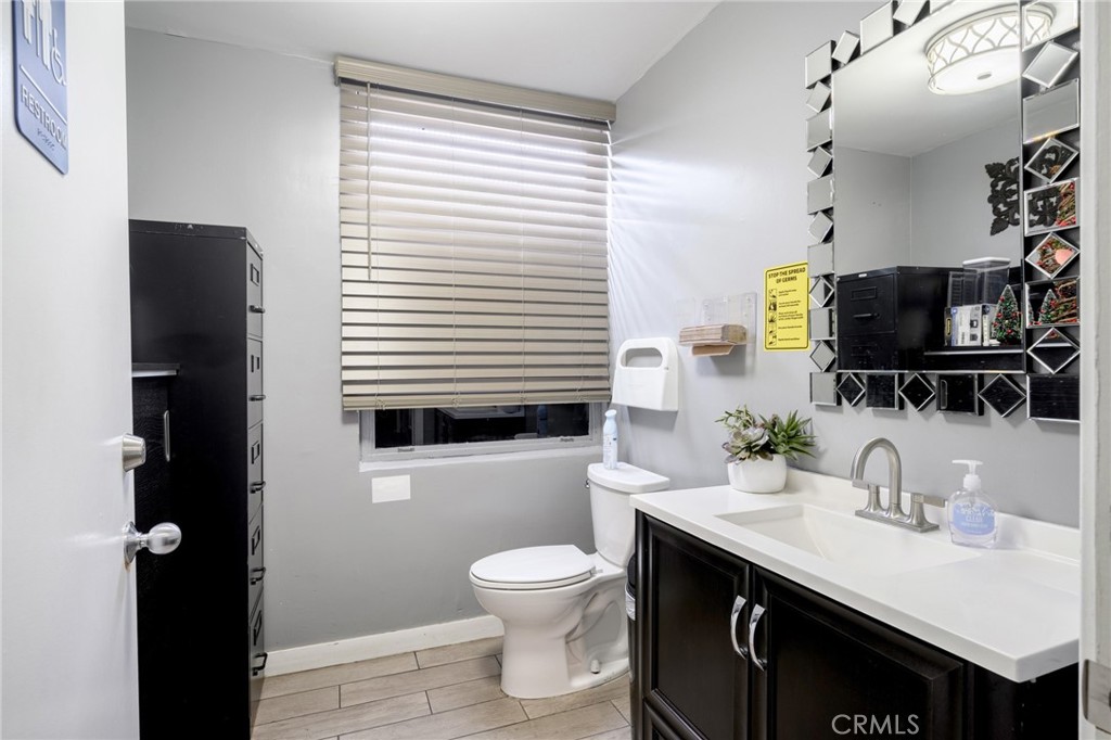 3210 N San Fernando Property Photo 13