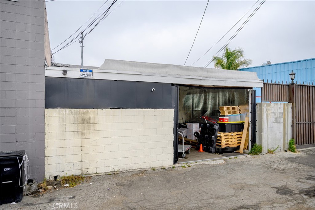 3210 N San Fernando Property Photo 25