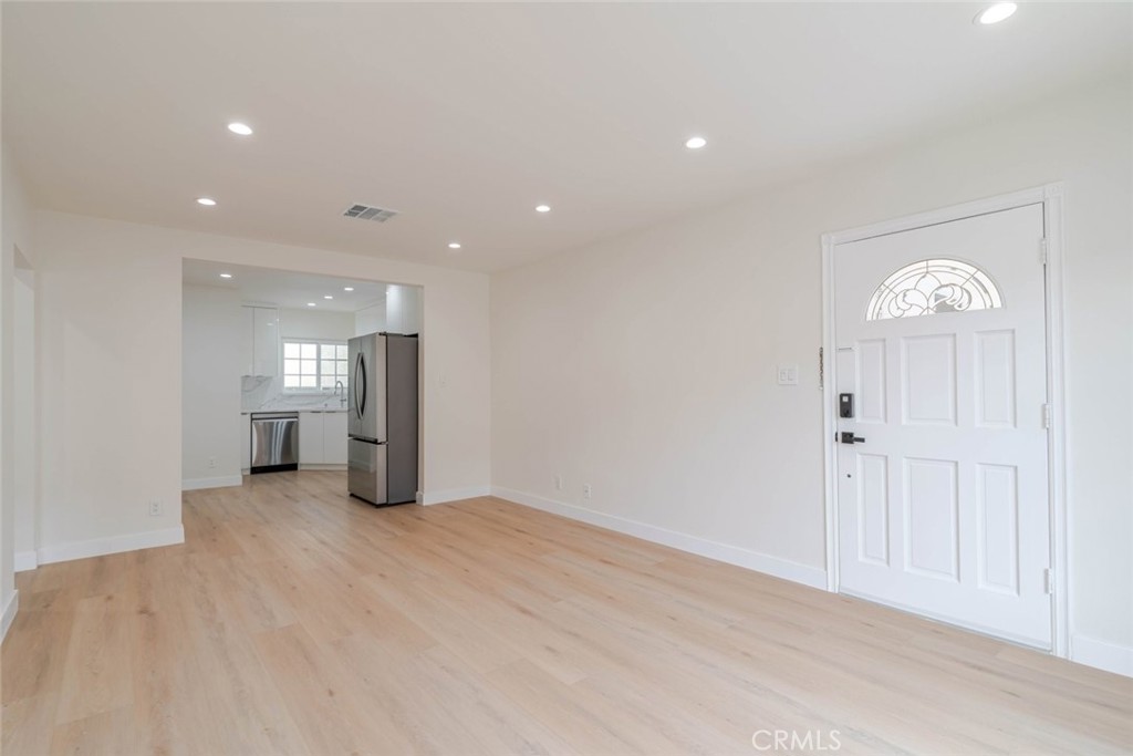 323 N Louise Street F Property Photo 4