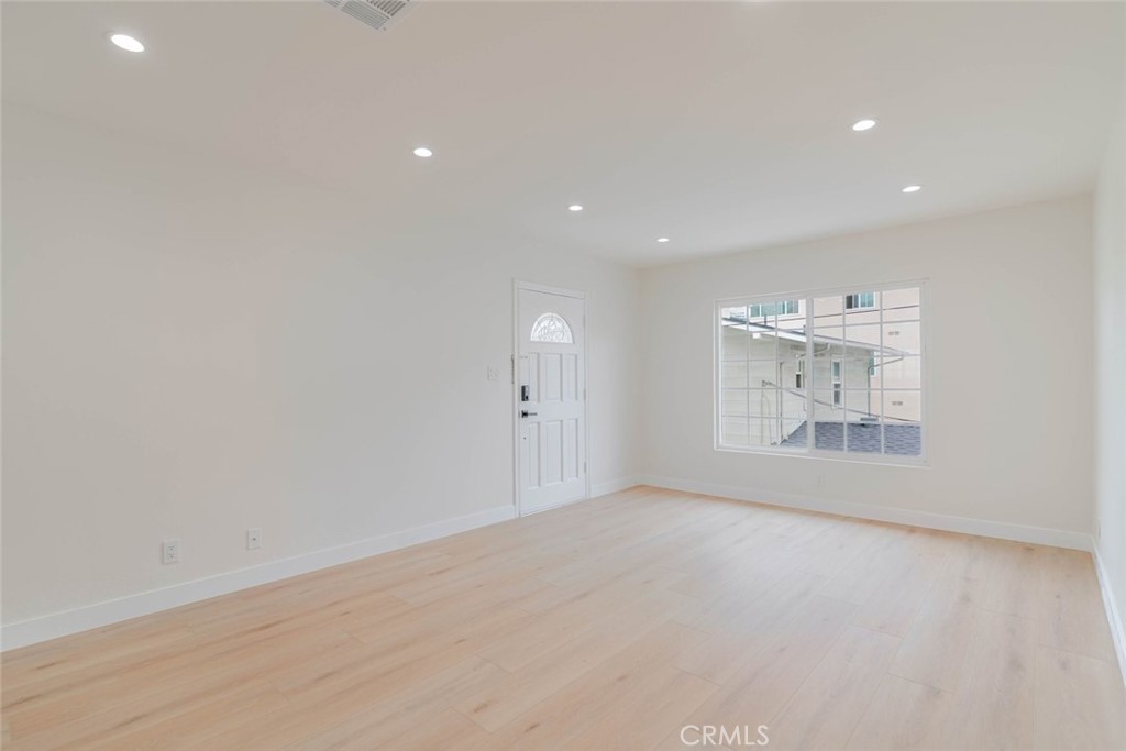 323 N Louise Street F Property Photo 5