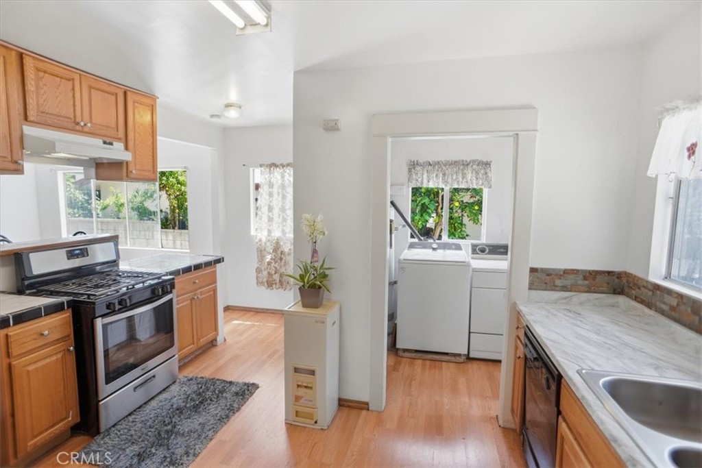 1257 1/2 N New Hampshire Property Photo 8