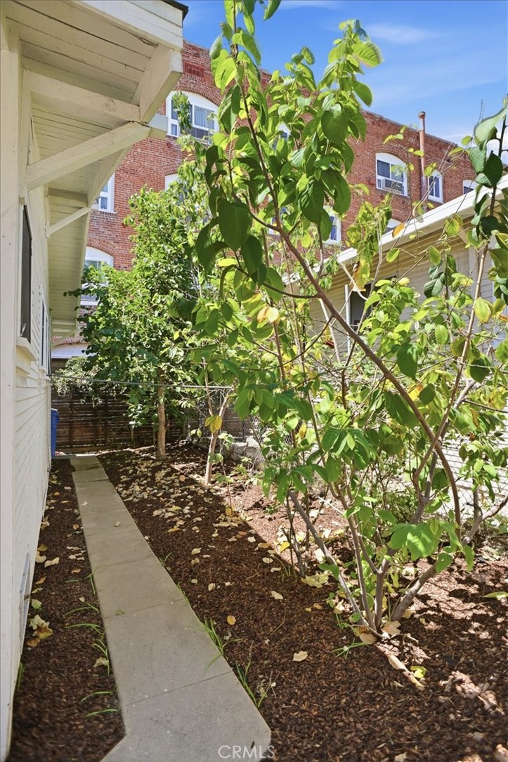 1257 1/2 N New Hampshire Property Photo 16
