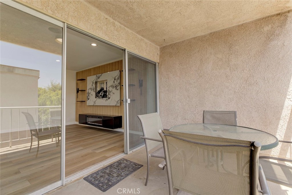 4487 Colbath 309 Property Photo 6