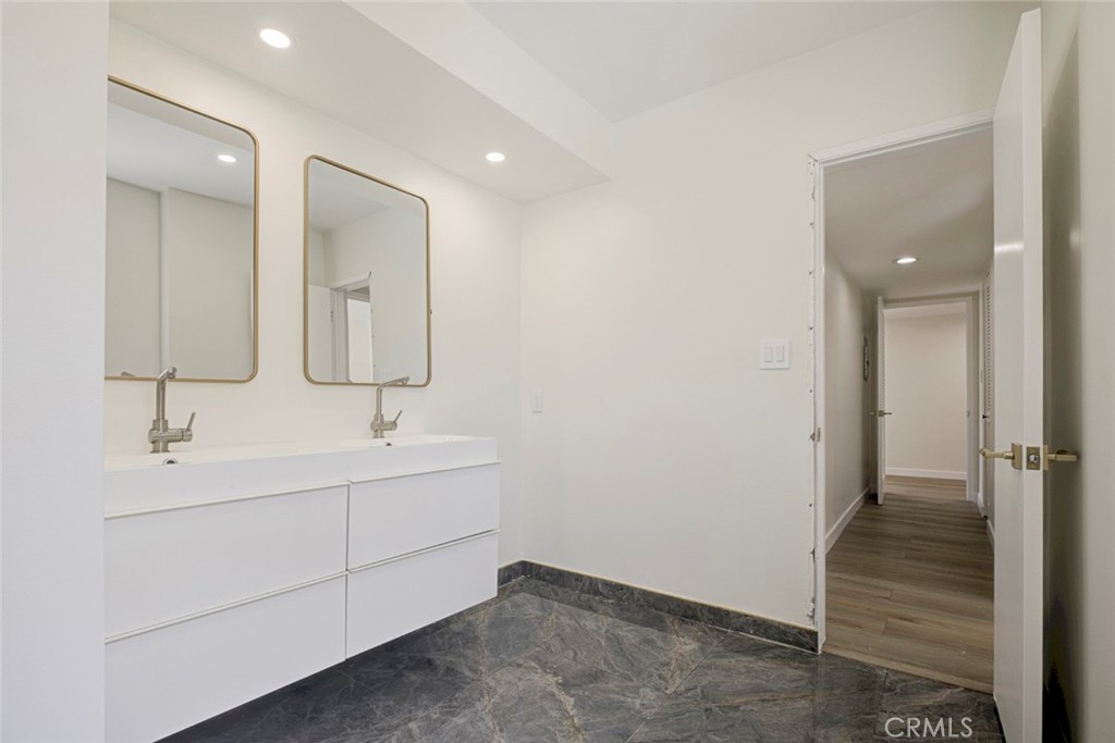 4487 Colbath 309 Property Photo 10
