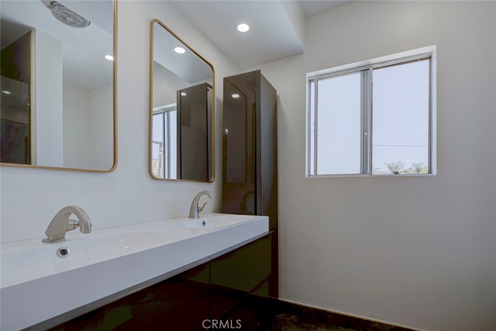 4487 Colbath 309 Property Photo 13