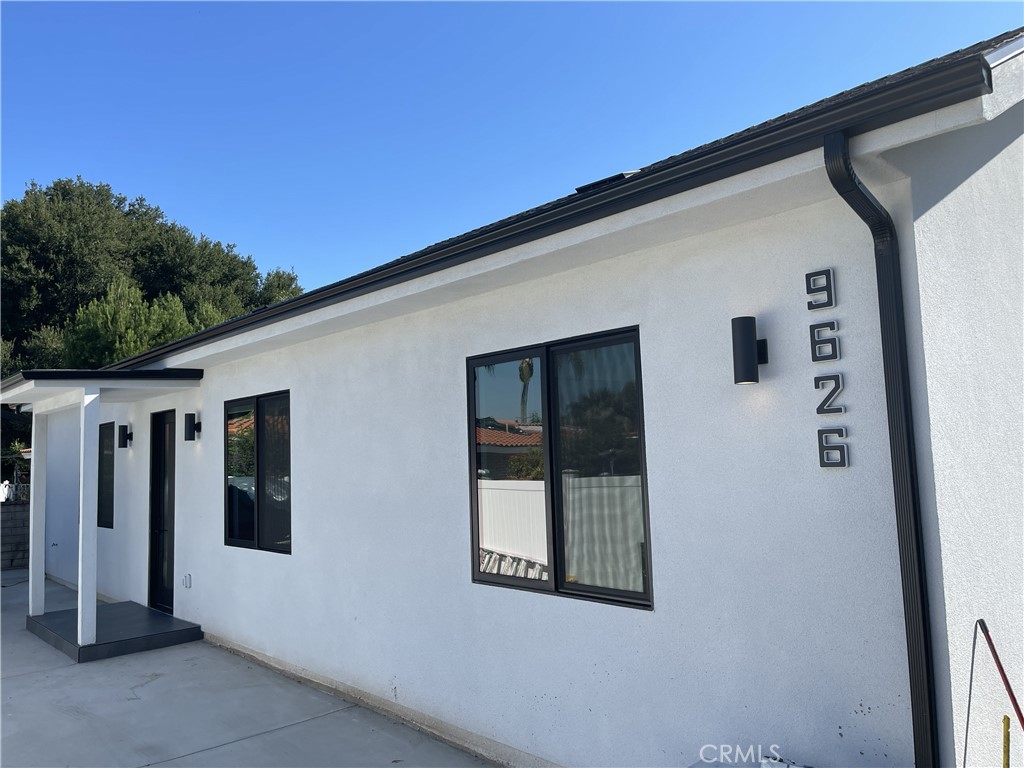 9626 Stonehurst Avenue Property Photo 1