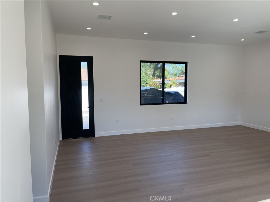 9626 Stonehurst Avenue Property Photo 6