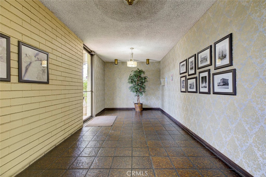 125 W Mountain Street 216 Property Photo 30