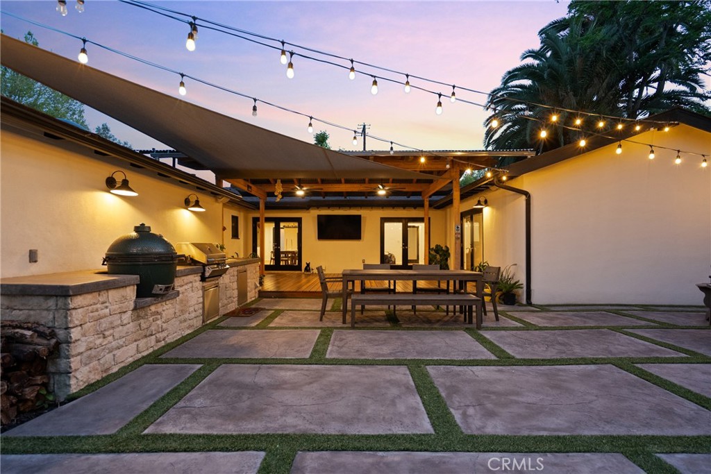 6013 Lubao Avenue Property Photo 2