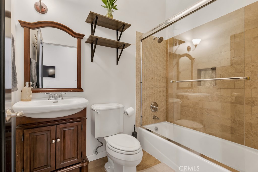 6013 Lubao Avenue Property Photo 20