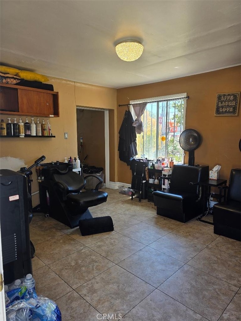 7427 Crenshaw Boulevard Property Photo 4