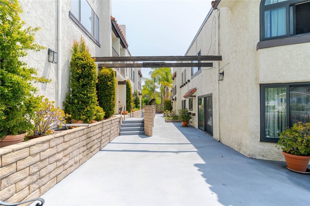 4136 Ocean View Boulevard Property Photo 2
