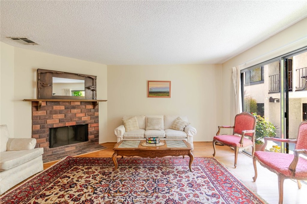 4136 Ocean View Boulevard Property Photo 5