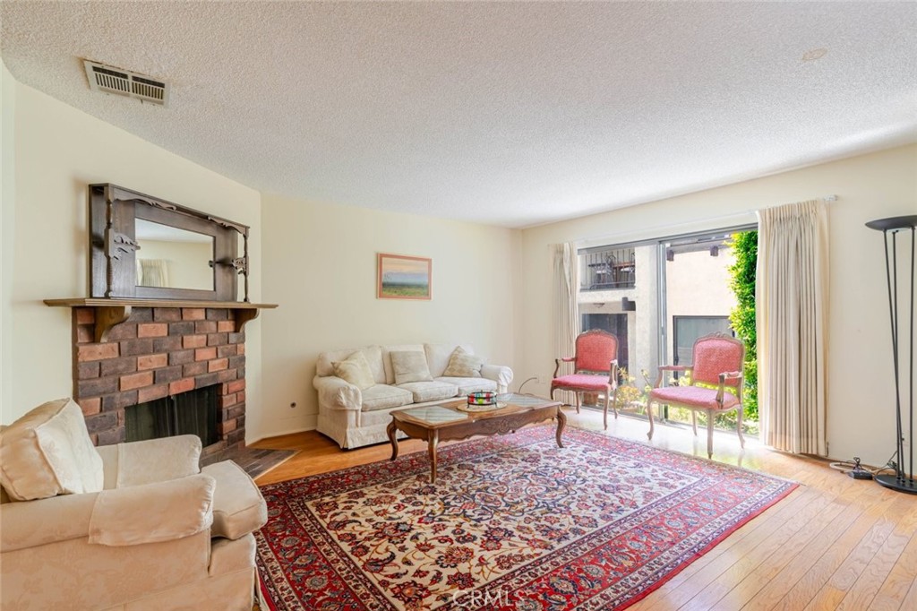 4136 Ocean View Boulevard Property Photo 7