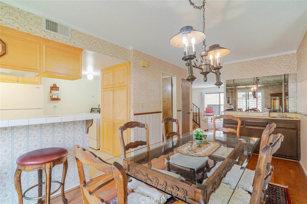 4136 Ocean View Boulevard Property Photo 10