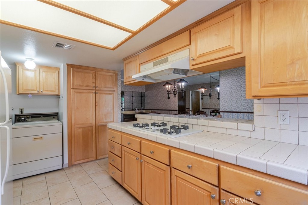 4136 Ocean View Boulevard Property Photo 13